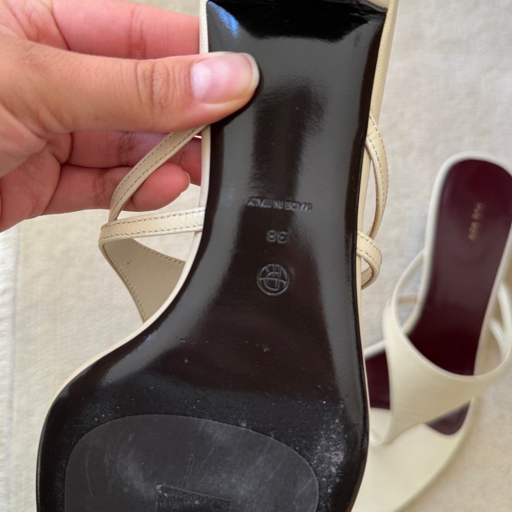 The Row Graphic Thong Sandals - Picture 5 of 7